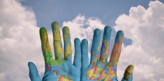 Jak zorientować mapę bez kompasu?