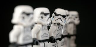 Czy policjant na służbie może zakrywać twarz? Czy policjant na służbie może zakrywać twarz?