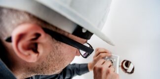 Jaka czapeczka pod kask?