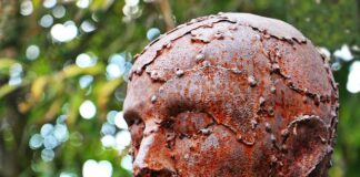 Czym różni się replika od koszulki meczowej?